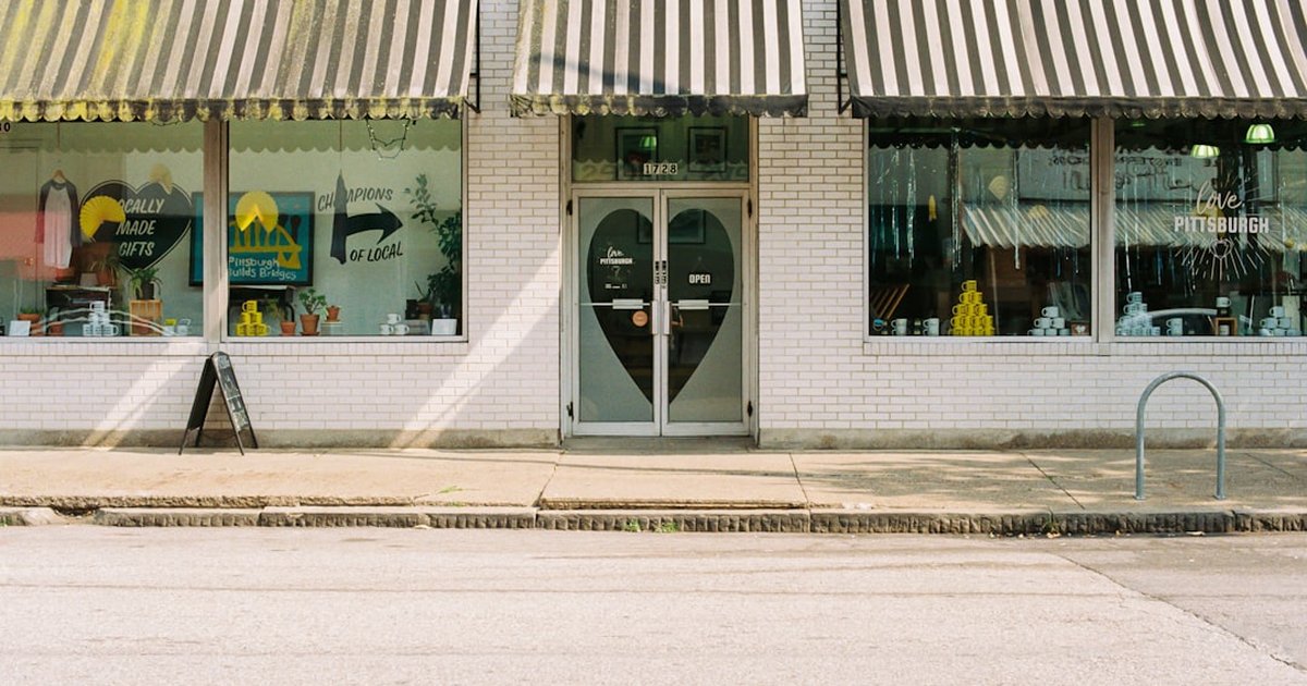 Locales comerciales: reclamar daños o esperar desalojo — qué conviene